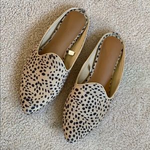 Leopard print pointed toe slides 8.5